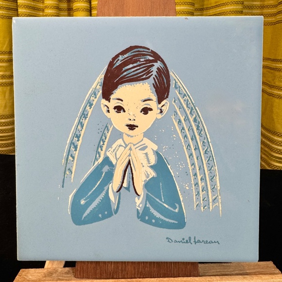 Vintage 60s paint on tile, long wood frame, signed Daniel Lareau, Boy Praying - Picture 2 of 7